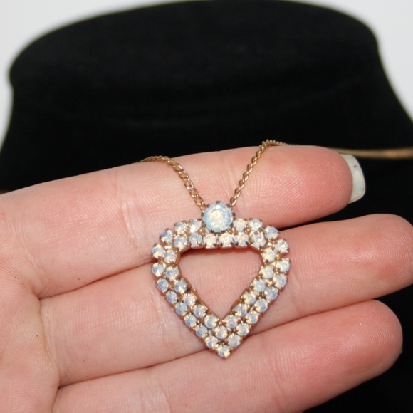 Vintage Jewelry - Stunning gold and rhinestone necklace